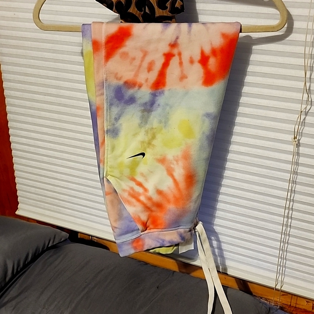 Women's medium Nike insulated Tie-Dye color sweatpants.